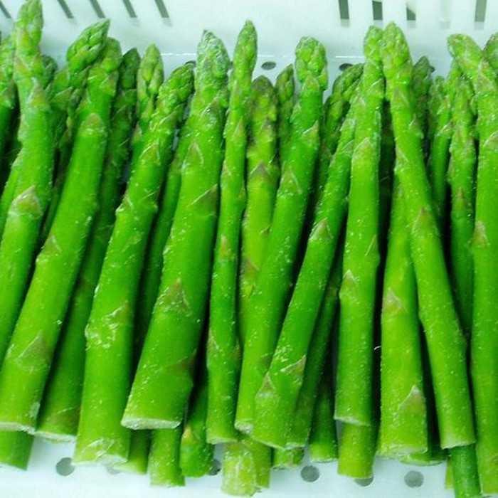 canned green asparagus in can